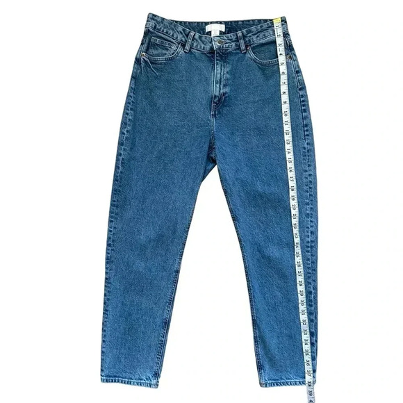 H&M - Straight Leg - High Waisted Mom Jean - Picture 2 of 9